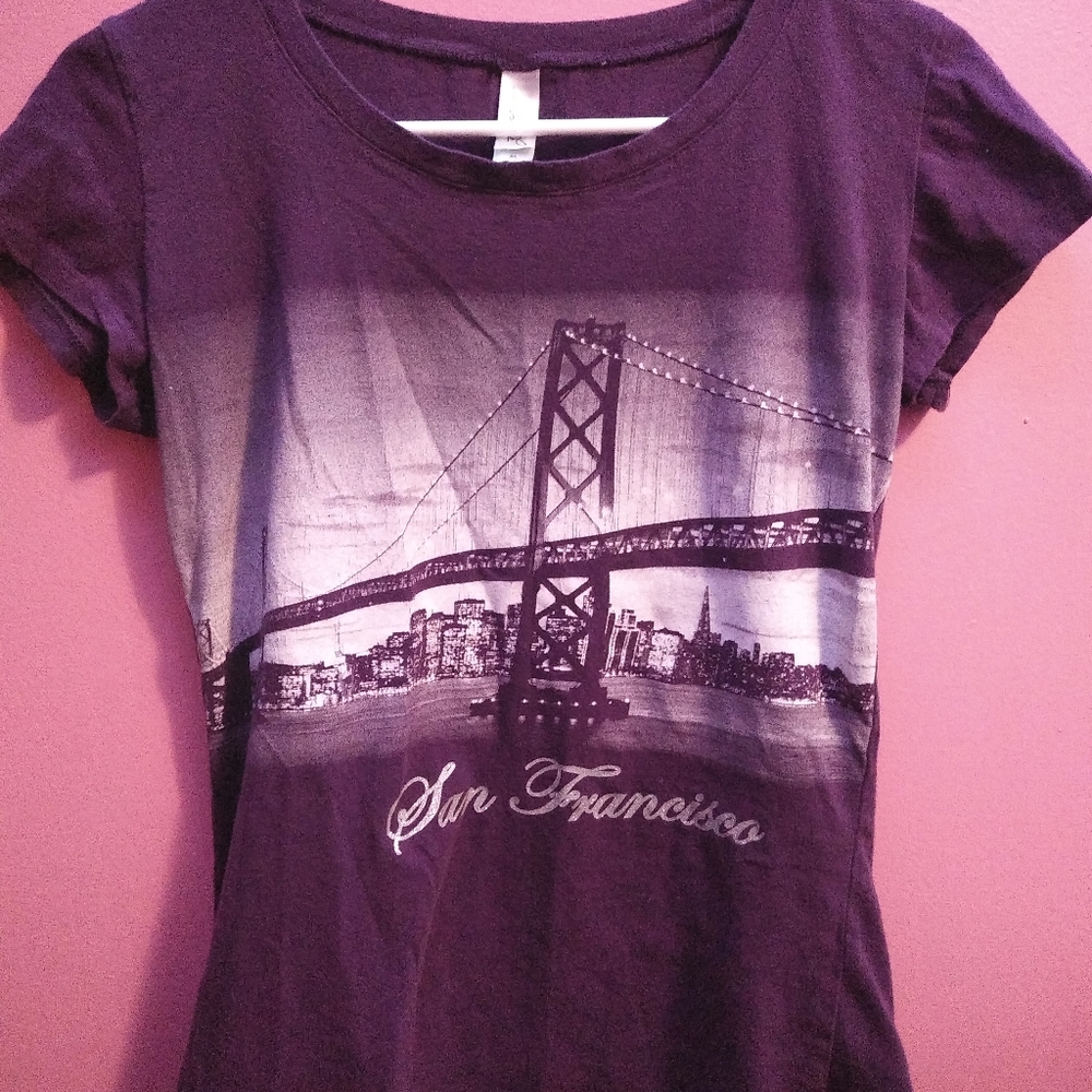 Purple Short Sleeve Shirt, Size XL, San Francisco Print.